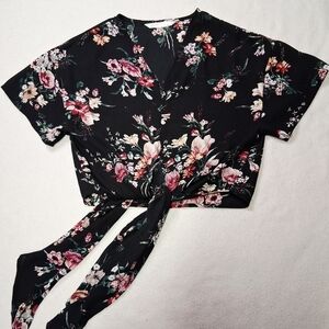 4/20$ Urban Outfitters Black Floral Tie-Front Blouse